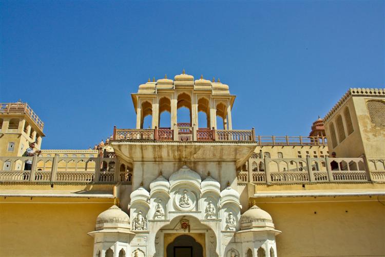 Одна из стен Hawa Mahal 